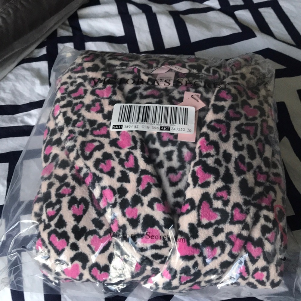 Pink heart leopard print robe